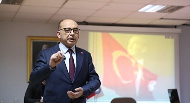 Çetin Akın, Manisa Büyükşehir Belediyesi’ni topa tuttu