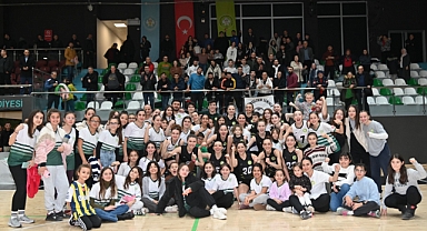 Turgutlu'da Deve Güreşleri Nefes Kesti