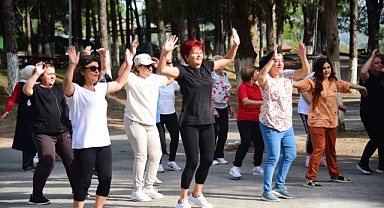Yunusemreli Kadınlar Avrupa Hareketlilik Haftası'nda Açık Havada Spor Yaptı