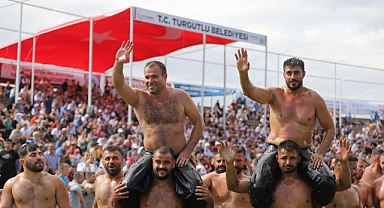 Turgutlu Yağlı Güreşleri’nde Başpehlivan İsmail Balaban Oldu