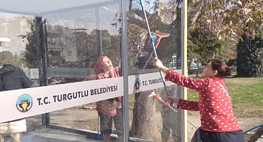 Bilinçsiz Kişiler Tarafından Zarar Gören Servis Bekleme Durakları Yenilendi
