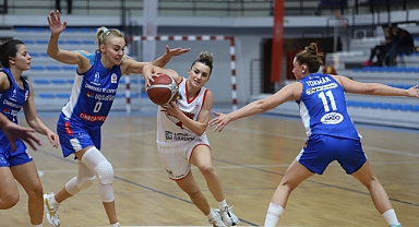 Turgutlu Belediyespor Kadın Basketbol Takımı Adana Deplasmanında