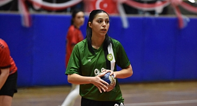 Turgutlu'nun Gururu 99 numara Irmak Karataş'ın Golleri Manisa BBSK'yı Liderlik Koltuğuna oturttu