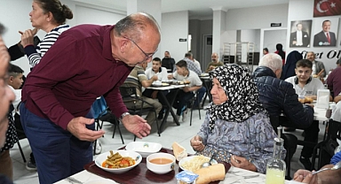 Başkan Çetin Akın’dan Turgutlu Halkına Duyarlılık Çağrısı: “Gerçek hizmet, gerçek ihtiyaç sahibine ulaşsın”