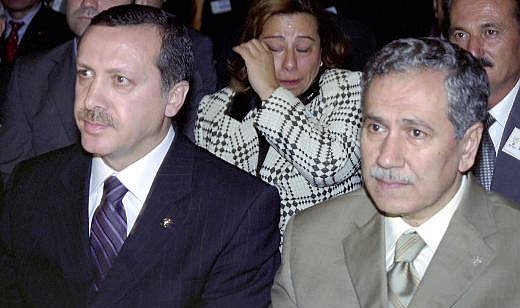 ESKİ TBMM BAŞKANI BÜLENT ARINÇ’TAN 3 KASIM MESAJI: “MİLLETİN DUASI, HER TÜRLÜ MAKAMDAN DAHA YÜCEDİR”